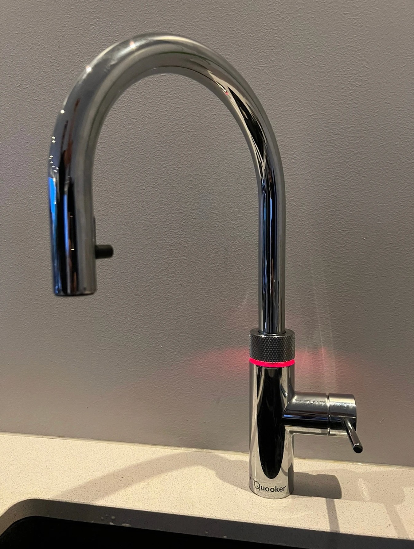 Quooker kran med kokende vann